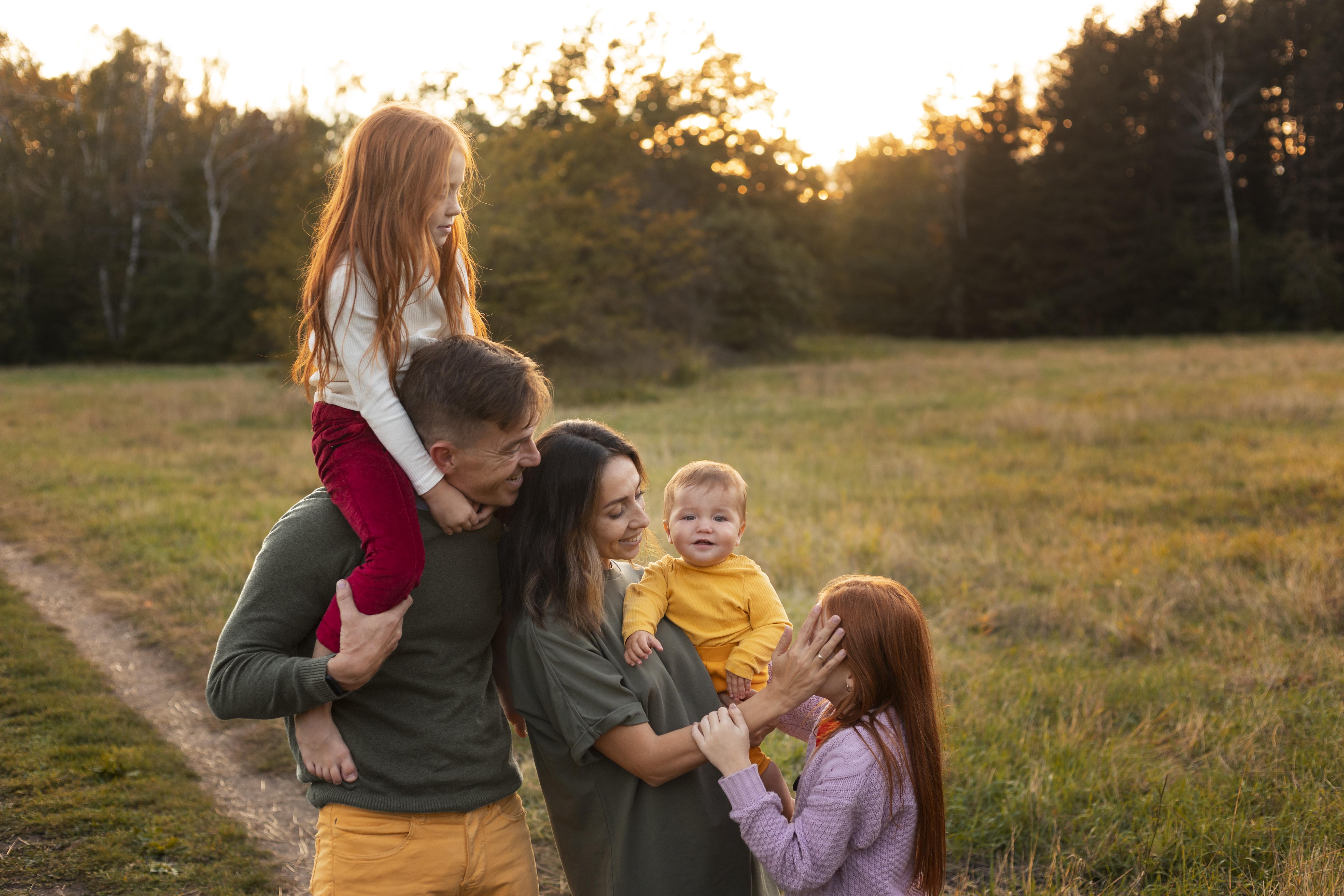 family-lifestyle-outdoors-autumn-time (1).jpg